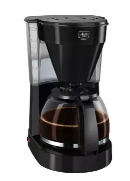 Bild von schwarzer digitalen FilterKaffeemaschine und Kaffee im Behälter